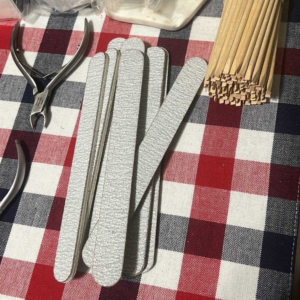 Assorted nail tools - Picture 5 of 5